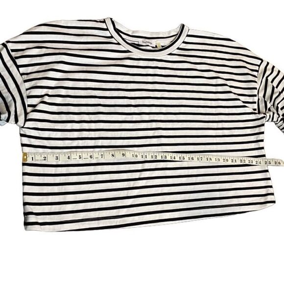 THURSDAYS OVERSIZED BLACK and White Crop Top Size Large - Picture 4 of 6